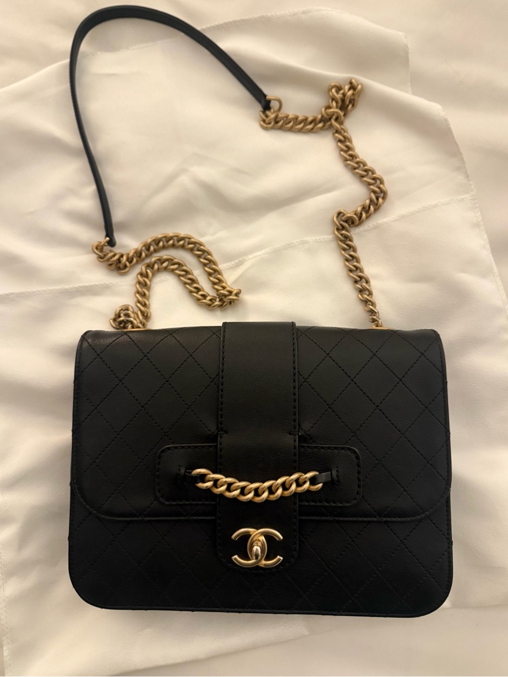 CHANEL Black Quilted Leather Shoulder Bag with Gold Chain